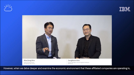 16일 온라인 행사로 열린 'IBM 클라우드 포럼 2020'에서 김완종(왼쪽) SK㈜ C&C 클라우드부문장과 김종훈 한국IBM 전무가 클라우드 도입전략에 대해 대담을 하고 있다.  온라인 영상캡처